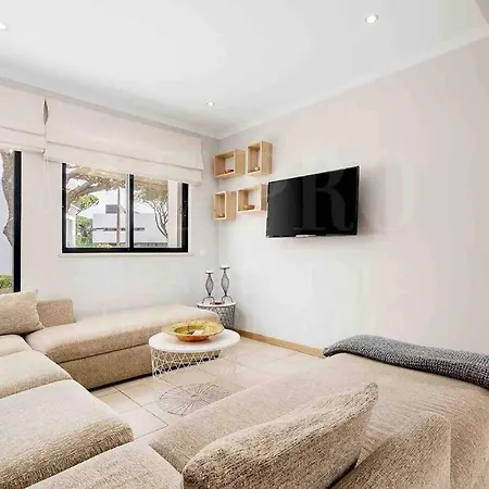 Stunning 3 Bed In Vale Do Lobo With Membership 3 Mins From And Golf Apartment Loule