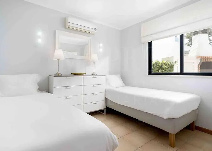 Stunning 3 Bed In Vale Do Lobo With Membership 3 Mins From And Golf Loulé