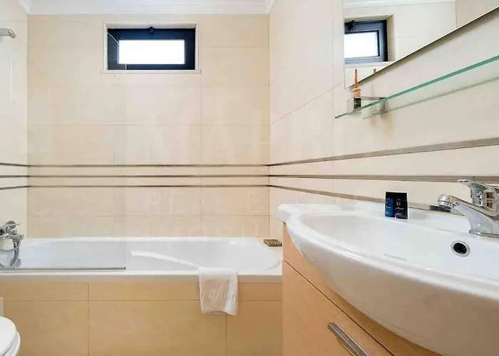 Stunning 3 Bed In Vale Do Lobo With Membership 3 Mins From And Golf Loulé