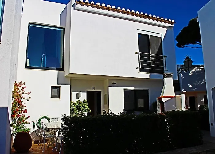 Stunning 3 Bed In Vale Do Lobo With Membership 3 Mins From And Golf