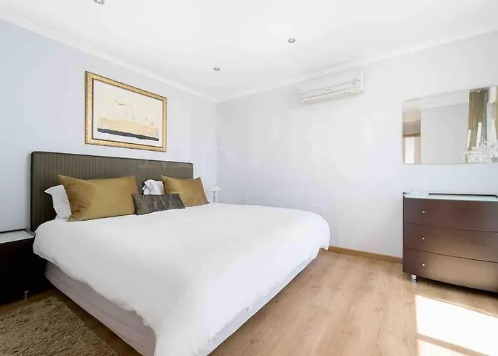 Stunning 3 Bed In Vale Do Lobo With Membership 3 Mins From And Golf 아파트 롤레